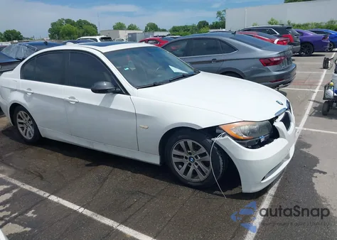2007 BMW 328I z USA, uszkodzony, nr VIN WBAVA33547KX83556